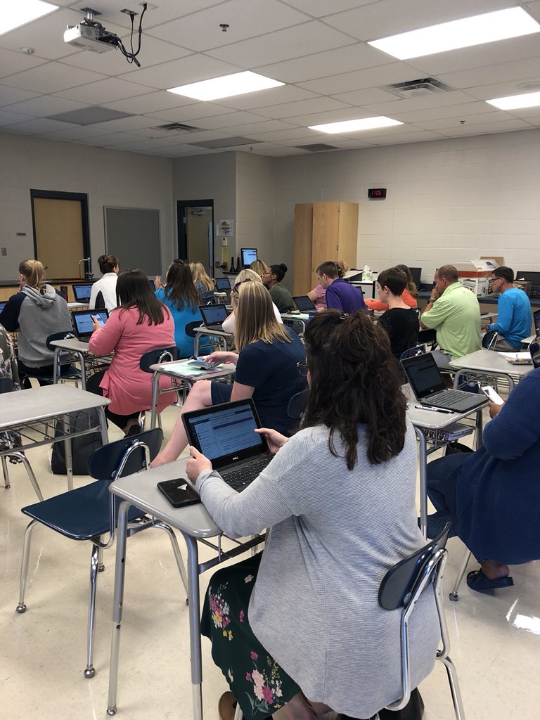 Big crowd. Learning about Class Notebooks with <a href="/itcwilliams/">Jeannie</a> Organizing digital learning, #RuCoShift2