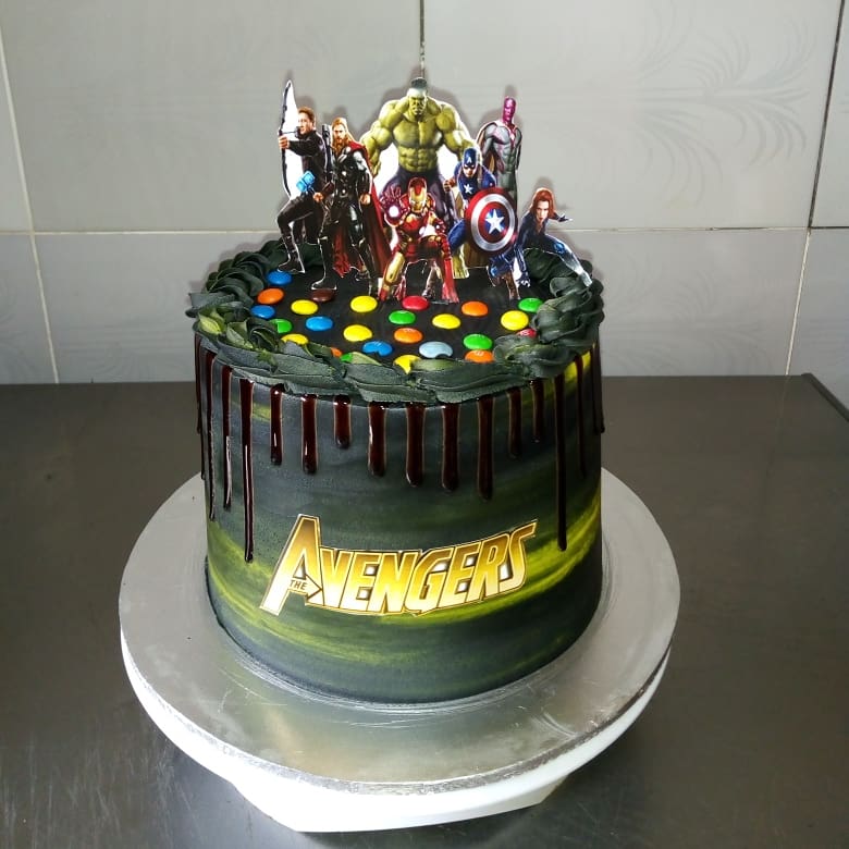 Avengers Cake 🤛 #avengerscake #cake #superhero #dripcake #kidscake #mms #notsoldofftheshelf #preorderonly #justallaboutcake #lifeofanentrepreneur #hustlersquare #concretebuttercream #IjawTwitter #IjawTwitterCommunity