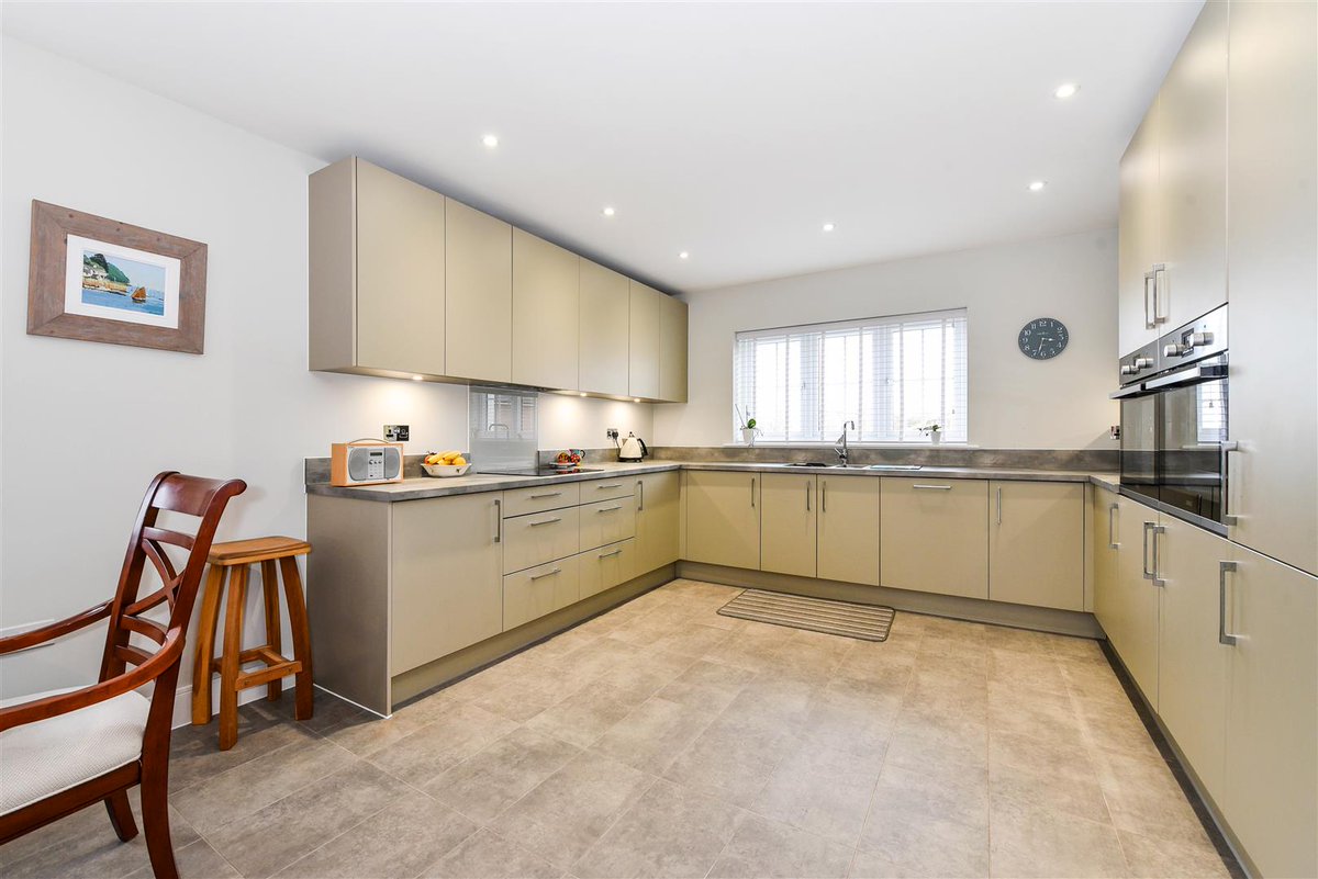 A SUBSTANTIAL DETACHED FAMILY HOME situated on a favourable plot with VIEWS OVER LAKES, #SOUTHDOWNS &amp; PLAYING FIELDS. The house boasts a LARGE KITCHEN/FAMILY ROOM and FOUR DOUBLE BEDROOMS. #featuredproperty #forsale #Bersted simswilliams.co.uk/property/resid…