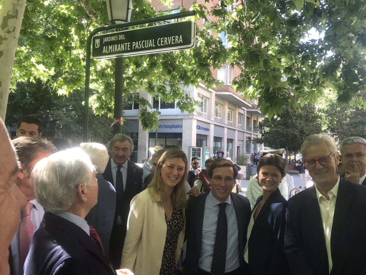 morenocasas's tweet photo. La ciudad de @madrid tiene en #Chamberi desde hoy unos jardines en honor y reconocimiento al marino ilustre Almirante #PedroCervera una gestión iniciada hace un año por @corralcpedro y el @GrupoPPMadrid como desagravio a la retirada del nombre a su plaza en #Barcelona https://t.co/zx391pQjfC