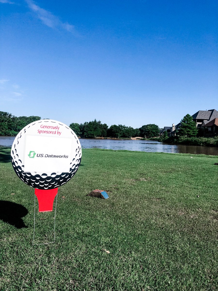 USDataworks's tweet image. On Monday the #USDataworks team kicked off the week by sponsoring two holes at the 2019 Bankers Bank Annual Golf Tournament! It was a great day filled with beautiful weather and exciting conversations with #Oklahoma bankers!