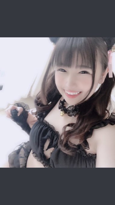 私が復帰したことを知っている人が、ほとんどいないことに気付きました😭💭  心の優しい方、同業様、ファンの皆さん、どうかRTで広めて頂けたら嬉しいです🥺✩  帰ってきました！愛須心亜です！ がむしゃらに私なりに頑張って行きますので、またどうかよろしくお願いします✨