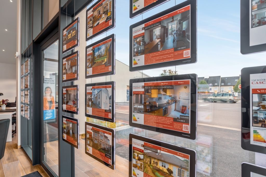 VitrineMediaMX's tweet image. Así se puede ver tu negocio. Nuestra calidad y experiencia hacen que empresas en todo el mundo confíen en VitrineMedia. #displayLed #publicidad #atraemasclientes #vendemas #aprovechatusvitrinas #inmobiliarias #negocios #mexico #guadalajara #monterrey #queretaro #puebla