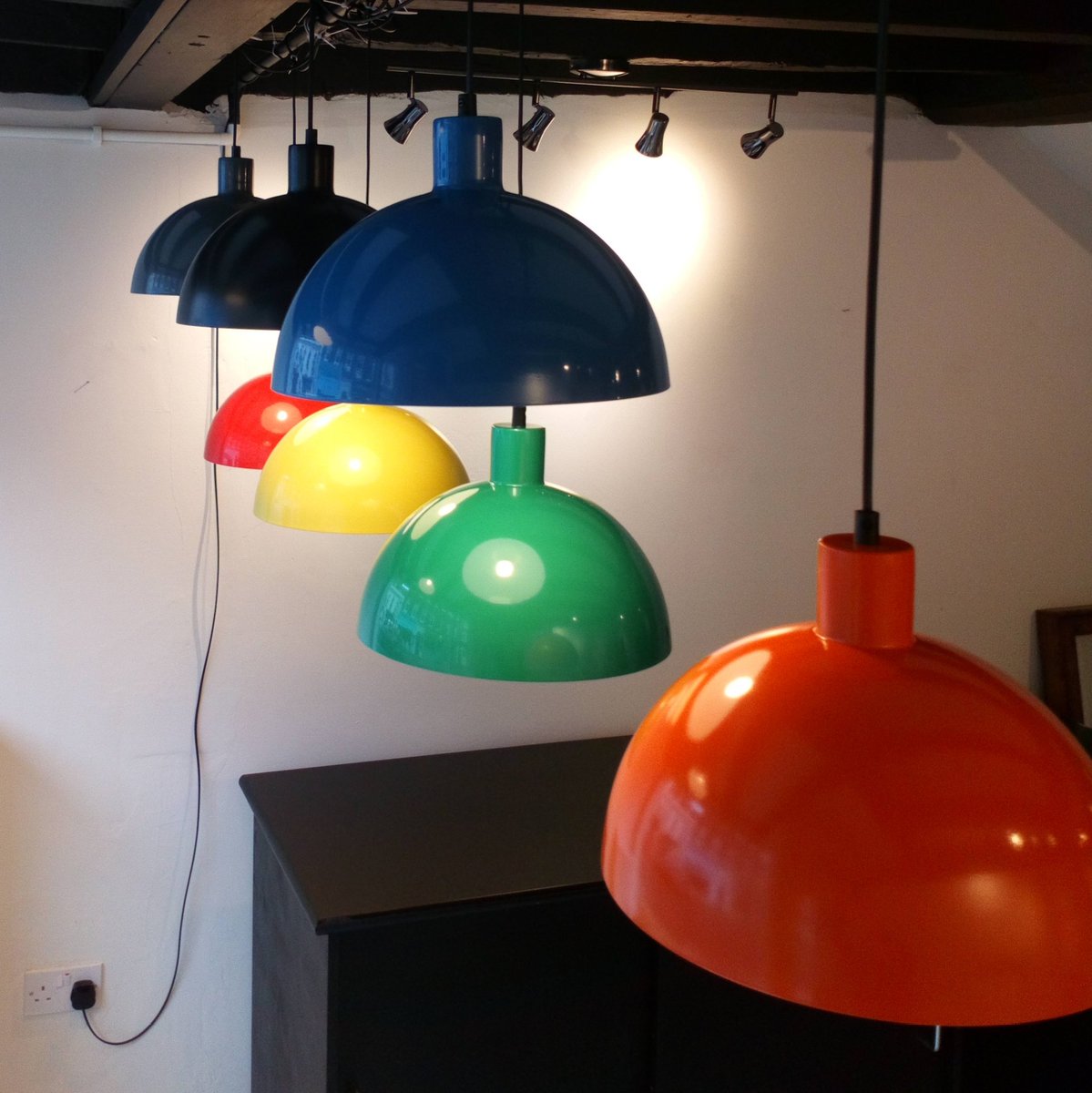 Our Marianne Pendants in a colourful shop window display on Bootham, curated by <a href="/lotteinch/">Lotte Inch Gallery</a> for the <a href="/BloomYork/">Bloom York</a> festival in #York later this month.
#visityork #makeityork #lightingdesign #lighting #colour #flowers #bloom #festival
