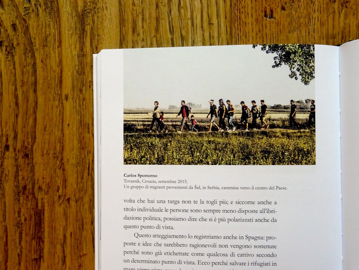 add_editore's tweet photo. Se leggendo l'ultimo libro di @robertosaviano, "In mare non esistono i taxi" (@Contrastobooks) siete stat* colpit* dalle fotografie e dalle parole di @spottorno, qui c'è qualcosa per voi: #LaCrepa, 171 pagine di graphic journalism, realizzate da Carlos insieme a @GuillermoAbril. https://t.co/i3Y8l0yEfy