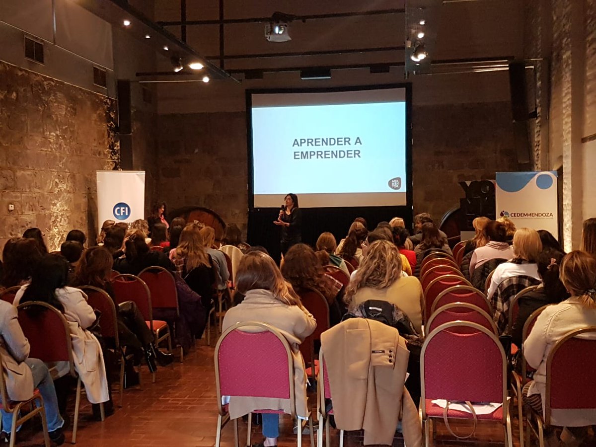 promendoza's tweet photo. Ignacio Vargas, presentó nuestros Programas de Internacionalización #NEX y #Pymexporta durante la "Jornada por la Inserción Económica por la Mujer", organizada por el Centro Económico de la Mujer.
Nos acompañó su Coordinadora @BaduiMarite https://t.co/5Exs3wujqn