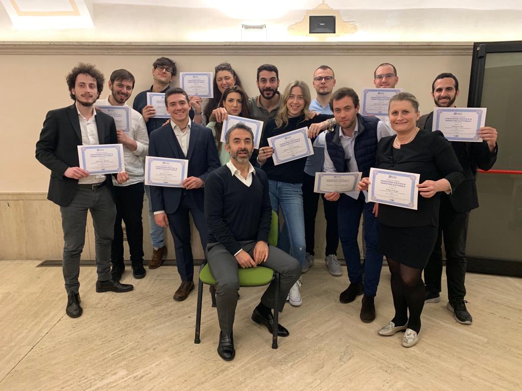 eidosco's tweet photo. Si è ufficialmente conclusa la 17esima edizione del MASTER EIDOS in Consulenza Politica e Marketing Elettorale! 
➡️ Oltre a ringraziarli per aver seguito attivamente il #Master, gli facciamo un grande in bocca al lupo!

👀 Ci si vede tra i corridoi... 💪☺️😄 https://t.co/XuAfJJz3Wu