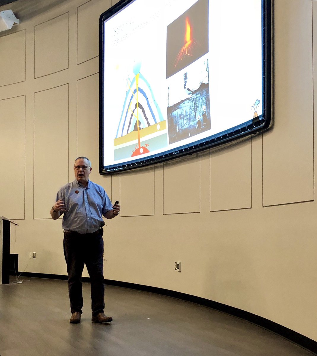 Loving this #LunchBreakScience talk by <a href="/urspcs/">Professional & Continuing Studies - U Richmond</a> professor David Kitchen at the <a href="/ScienceMusofVA/">Science Museum of Virginia</a>. I “lava” good lecture on volcanoes 🌋 🤓