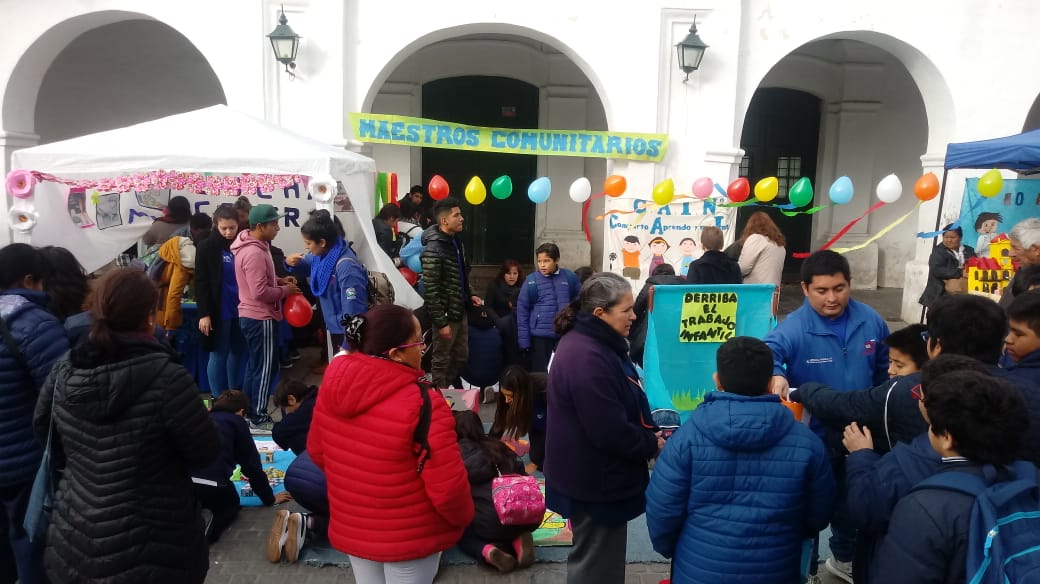 artydance23's tweet photo. Coord Pcial de #PolíticasSocioeducativas, Lic. @fguillesaavedra, junto a la Coord. General del Plan Pcial. Escuelas Abiertas, Lic. @patriciapinasco, presentes en la Jornada Interinstitucional en Plaza 9 de Julio.
"JUNTOS ERRADIQUEMOS EL TRABAJO INFANTIL".
@aniberruezo @UrtubeyJM https://t.co/R56HdbbJGq
