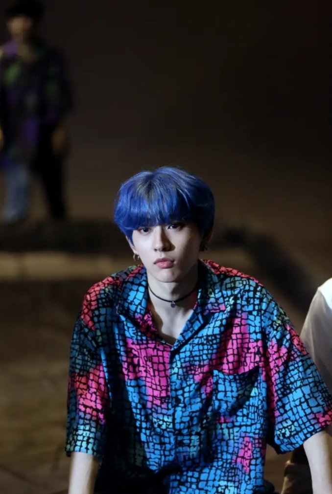 04DKU's tweet image. 💙

               - Azul é a cor mais quente