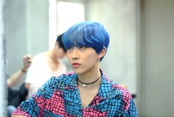 04DKU's tweet image. 💙

               - Azul é a cor mais quente