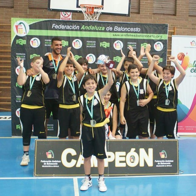 campusurteam's tweet photo. @danigandara4 es nuestro siguiente monitor presentado. 1er AÑO EN CAMPUSUR, otro crack que se nos une. Dani es Preparador Físico en @cbmoron LEB PLATA. Además es entrenador de varios equipos de cantera. También jugador en #CBMarchena. Todo un lujo que se incorpore con nosotros. https://t.co/KCfIagH4f4
