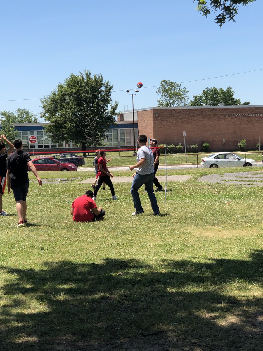 eevanosky tweet media