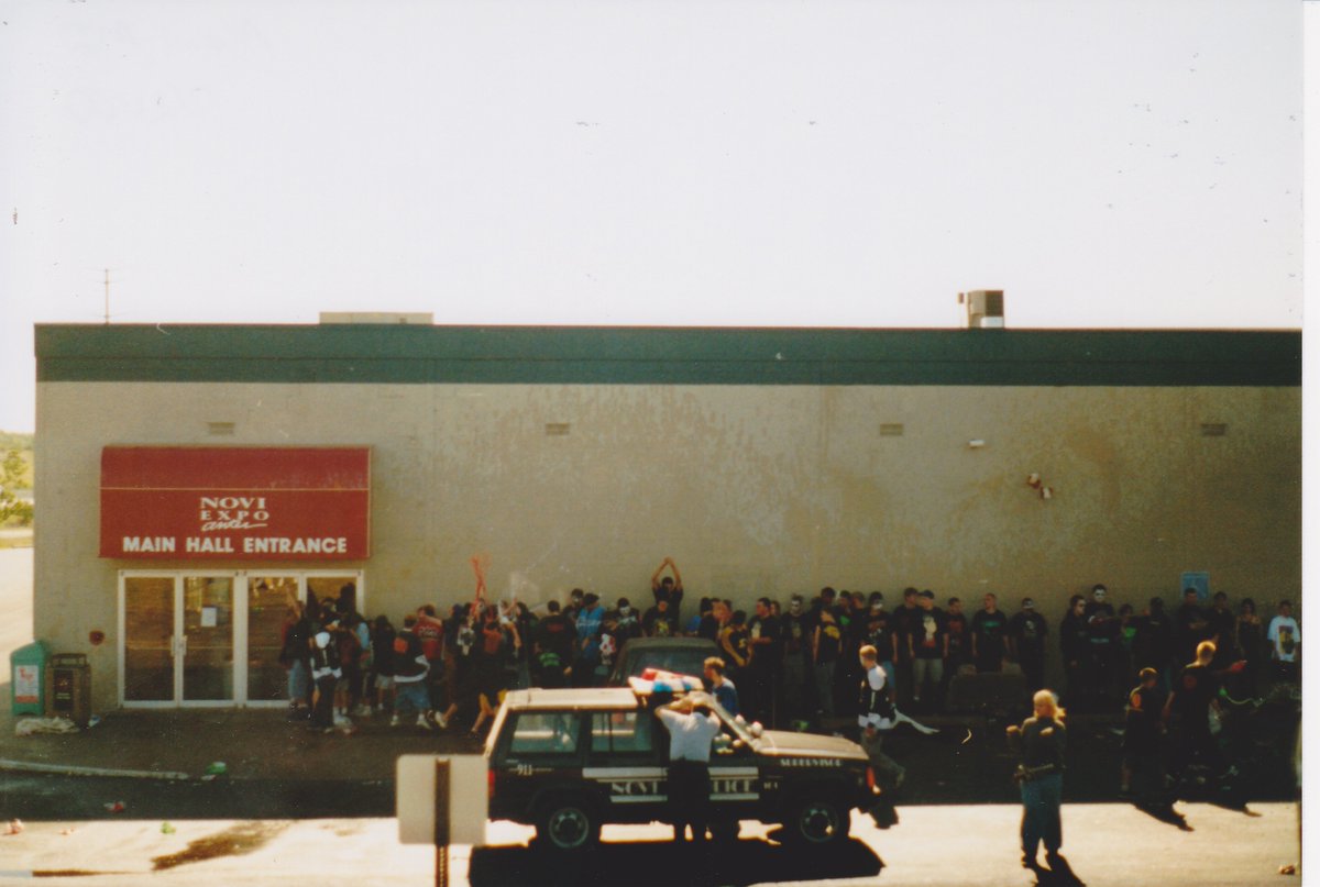 RichardLichman's tweet photo. #GOTJThrowback

2000 Gathering of the Juggalos - day 1! Faygo flying as we wait for the convention center to open. Kottonmouth Kings! My shirts drying on a borrowed car. Richard Lichman with Pondo and Missy! https://t.co/9L5yC2uCIT
