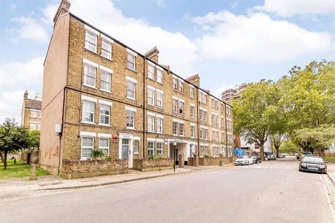 ludlow_thompson's tweet image. New research shows the number of #mortgage approvals for house purchases in the UK hit a two-year high last month. UK banks approved almost 43,000 mortgages in April 2019, up 11% from 38,554 in April 2018. Read more here: bit.ly/2KnWv5i