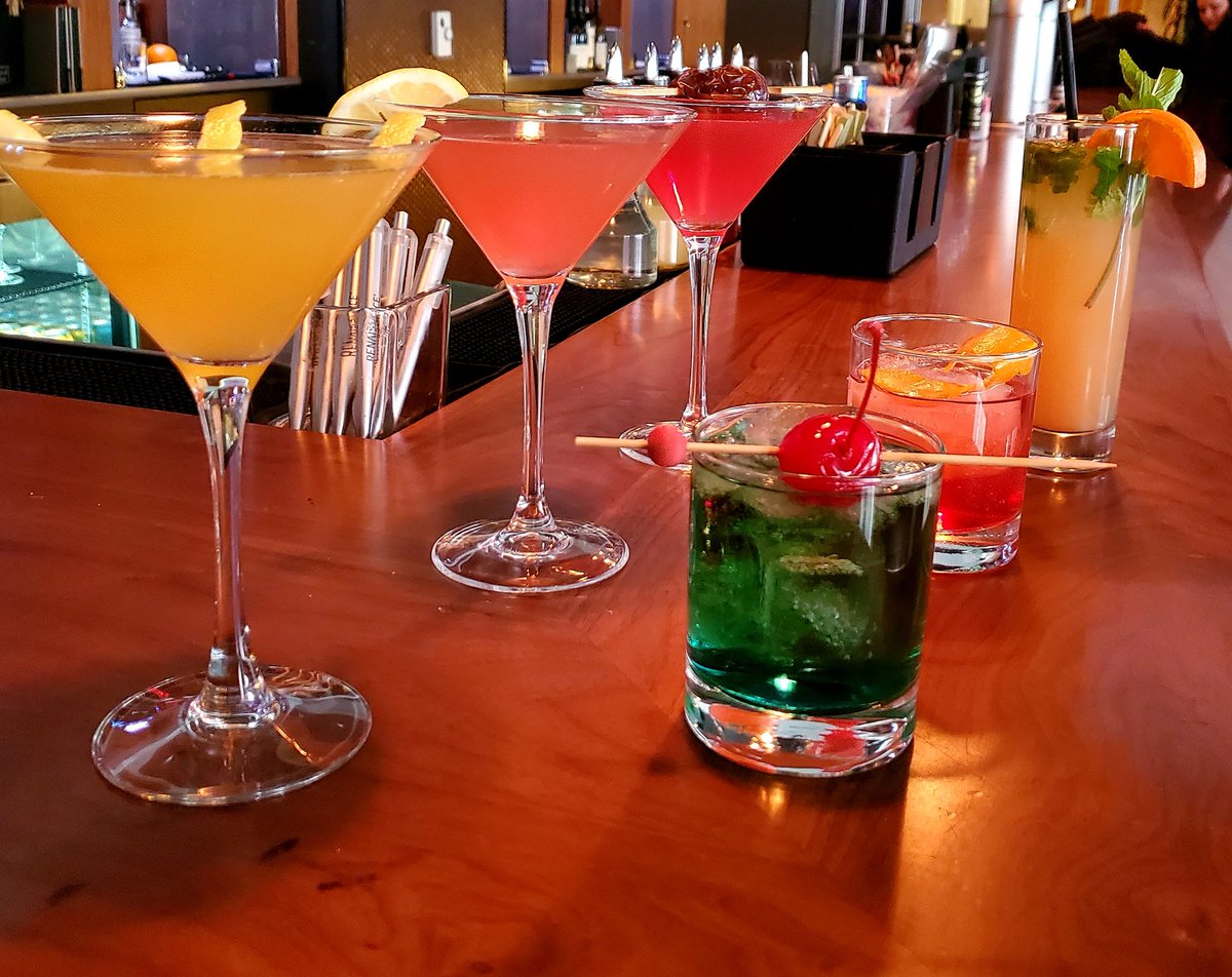 DBurnhams's tweet photo. Hello Summer!☀️Stop by @DBurnhams in @RenCincyDT  for #HappyHour Mon-Fri from 4pm-7pm.  We'll be serving cool &amp; refreshing cocktails crafted by our awesome bartenders🍸🍹☀️
#Cincinnati #cocktails #HappyHour #CraftCocktails #RenCincy https://t.co/qJsJ4z6L3X
