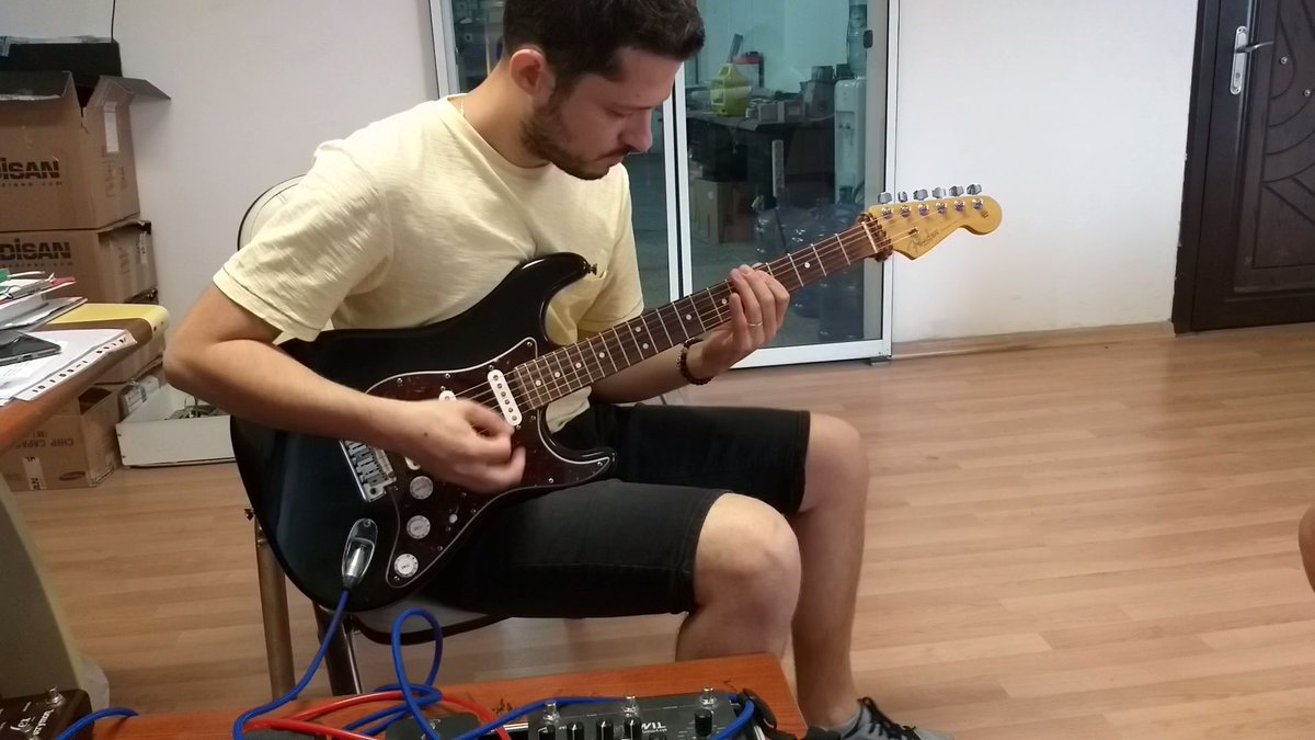 AmplifyPedals's tweet photo. @puntomuzik'ten dostum @nayiumutsenturk'e ziyareti ve desteği için yürekten teşekkür ederim. 🎸🎵 https://t.co/vERTExBgOk