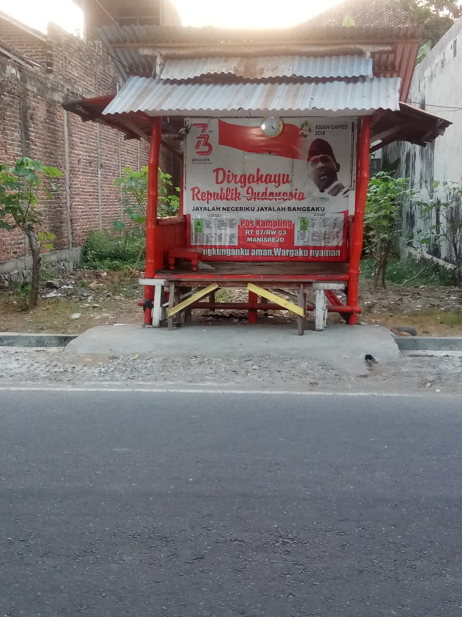 AndiePeci's tweet photo. Di kota Madiun,
Setiap kampung yg ada pos kampling-nya
Semua pasti ada jaringan wifi-nya
Gratis https://t.co/G41km6ZnI7