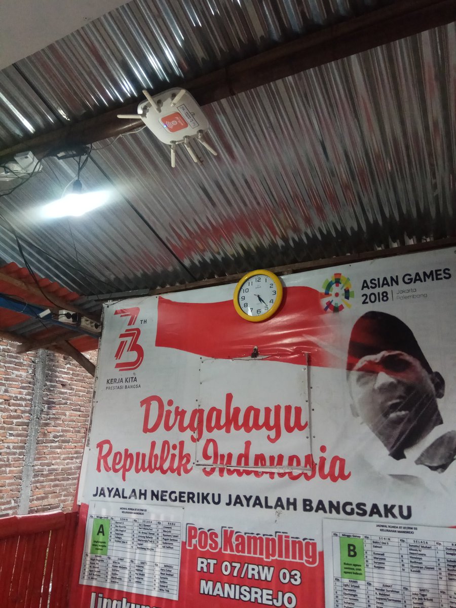 AndiePeci's tweet photo. Di kota Madiun,
Setiap kampung yg ada pos kampling-nya
Semua pasti ada jaringan wifi-nya
Gratis https://t.co/G41km6ZnI7