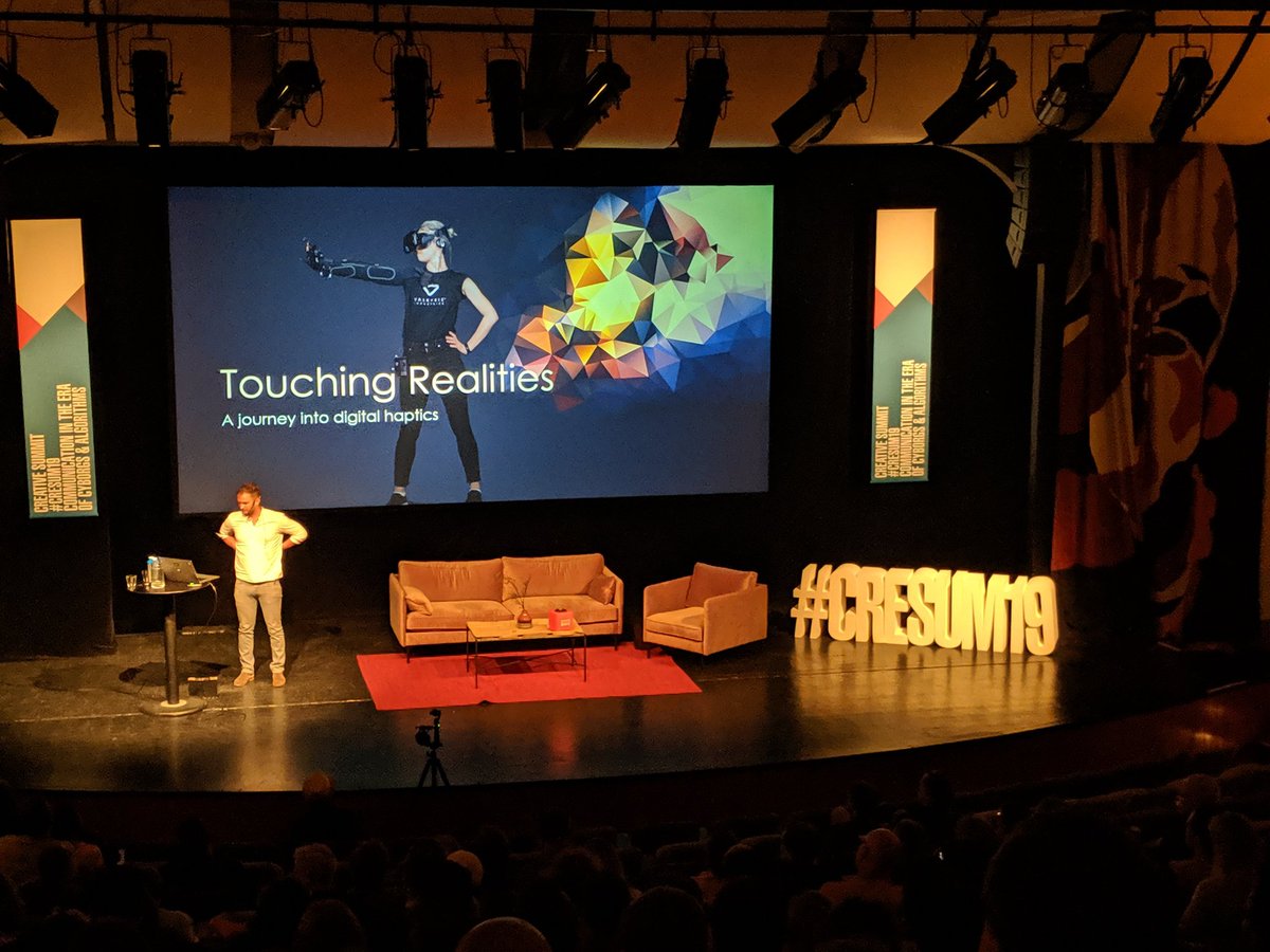 creativeswedes's tweet photo. Oliver from Valkyrie Industries. Touching the future. #CRESUM19 https://t.co/Luufb3swNP