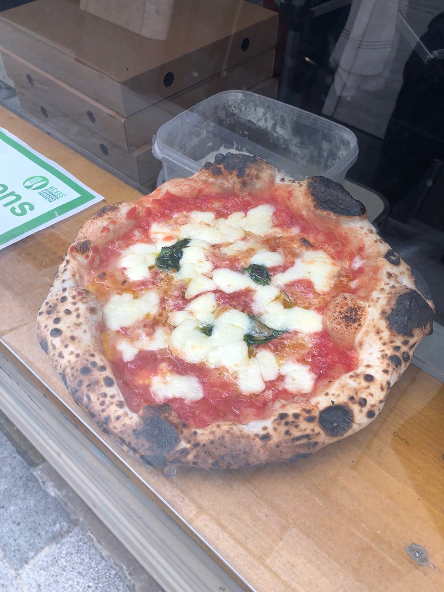 Go Italy! 🇮🇹

Tasty sourdough pizzas served up by ⁦<a href="/AntoniosPizza_/">Antonio's Pizza</a>⁩ 

Here today at the ⁦<a href="/ShepherdsMkts/">Shepherds Markets</a>⁩ Cursitor Street Food Market

#foodtogo #lunch #lunchtime  #midtown #streetfood
#WednesdayMotivation