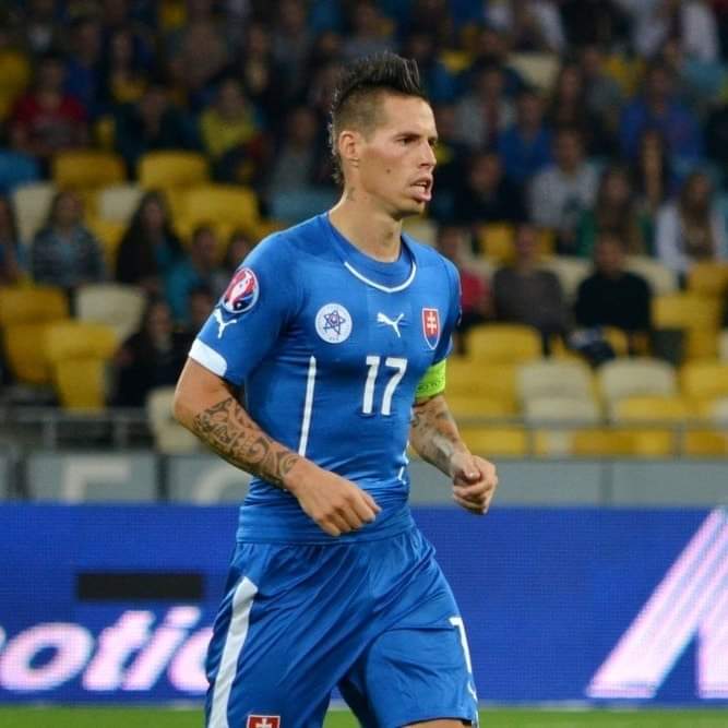 SciabolataFFP's tweet photo. Con la doppietta di ieri vs Azerbaijan, #Hamšík è diventato il miglior marcatore nella storia della sua nazionale, sopravanzando Róbert #Vittek.
Da oggi è quindi il giocatore con più presenze e gol realizzati sia della #Slovacchia (114 & 24) che del #Napoli (520 & 121).
Icona. https://t.co/WYrEqw0m36