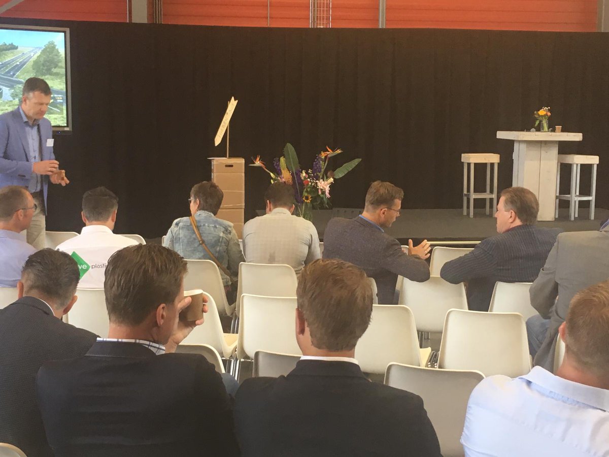 provgroningen's tweet photo. Deskundigen op het gebied van duurzame energie en innovatie verzonnen op 12 juni ideeën om de N33 tussen Appingedam en Zuidbroek volledig energieneutraal te verdubbelen. De workshop was onderdeel van het #TransFuture Festival over duurzaamheid en energie. @N33Midden @En_Tran_Ce https://t.co/pb6eQf6xzp