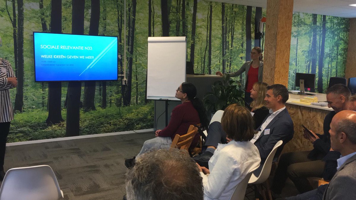 provgroningen's tweet photo. Deskundigen op het gebied van duurzame energie en innovatie verzonnen op 12 juni ideeën om de N33 tussen Appingedam en Zuidbroek volledig energieneutraal te verdubbelen. De workshop was onderdeel van het #TransFuture Festival over duurzaamheid en energie. @N33Midden @En_Tran_Ce https://t.co/pb6eQf6xzp