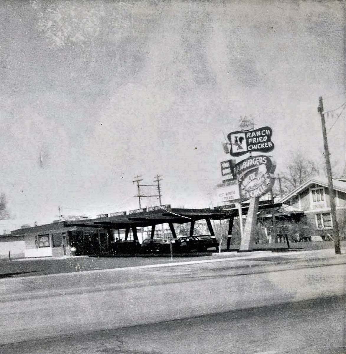 WCHFUtah's tweet photo. Who remembers?? (Photo series 2 of 4)🍔 🍟🍦🥤 #arcticcircle #ogdenutah #browntopper #ranchburger #webercountyhistory #limericky #utahoriginal #frysauce #doncarlosedwards https://t.co/xNPTvXimkB
