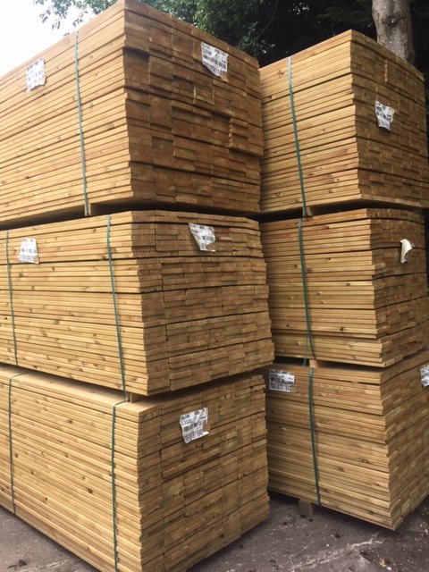Can you guess the season? Decking season has arrived and we are all stocked up! 🏠

Treated decking boards
28x145 in various lengths

Available across all Rembrand Timber depots - #Scotland wide!  #decking #DIY #garden #summer