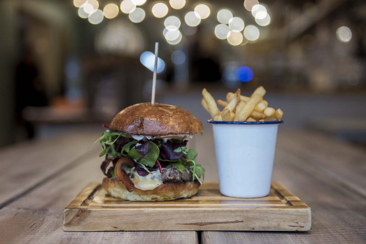 Feeling something a bit naughty to get you going today? We've got your back! 😍 🍔 #Restaurantsbrighton #Brightonfoodie #Lovebrighton #Brightoneats #Foodporn #Brighton #Burger #Brightonbeach #Brightonuk #Brightonlife