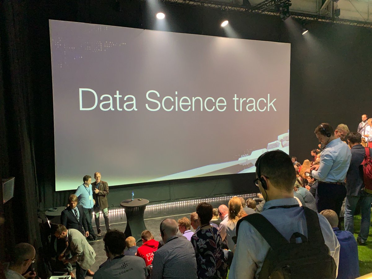 Some very interesting talks on the Data Science track at #Ignite19. Currently #AI evangelist <a href="/HaugeElin/">Elin Hauge</a> about "Beyond the magic AI dust; essential learnings from real-life machine learning cases"