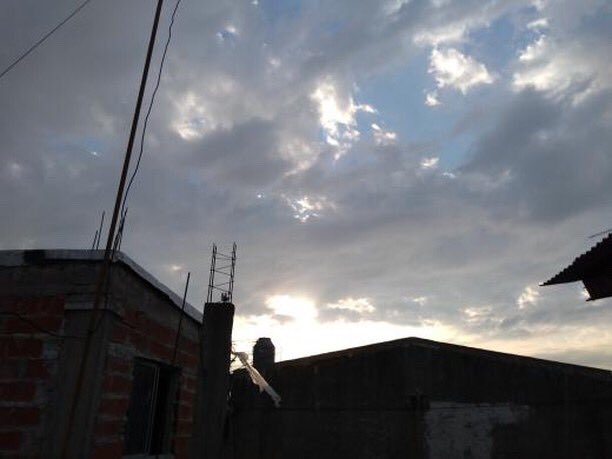 radioenter's tweet photo. Hace vos también como @RominaNepomoce1 que nos envió esta foto, así está el clima en #LomasDeZamora su lugar en el mundo!! Súmate vos también a nuestra consigna!
#ClimaEnter https://t.co/xoxmiBjjt1