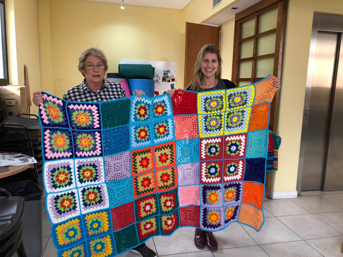 AMPHI_RS's tweet photo. Estamos muy cerca de realizar un segundo  envío a Fundación Alfarcito !!
Sumate colaborando con tu tejido en  Tejiendo la Red, donando cuadraditos de 20x20cm o donando lanas!
Para mayor  información envianos un mail a responsabilidadsocial@amphi.org.ar https://t.co/PemIuZylg1