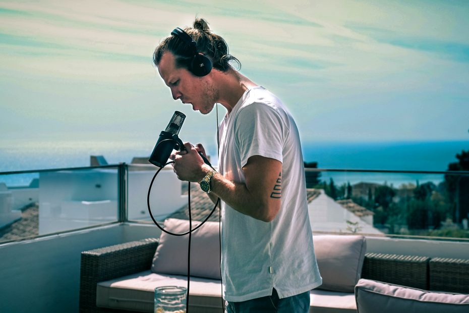 Yhteistyö brändilähettiläiden kanssa on tehokas markkinoinnin keino. Mikä on brändilähettiläs ja mitä etuja yhteistyö heidän kanssaan tuo? Tästä lisää uusimmasta blogikirjoituksestamme: hypement.com/vaikuttajamark… #brändilähettiläs #vaikuttajamarkkinointi #hypementfamily