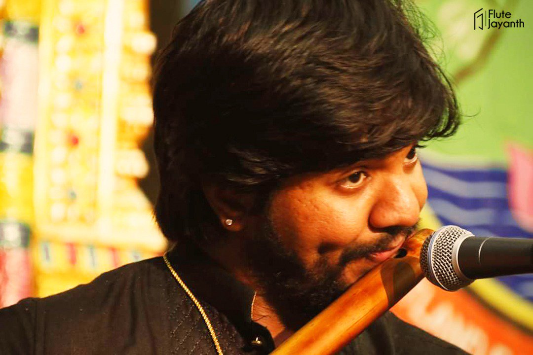 FluteJayanth's tweet photo. Some moments from the recent concert in Portland!
P.C - Sriram

#FluteJayanth #CarnaticMusic #CarnaticFlute #Musicforthesoul https://t.co/i9qnJlvUBr