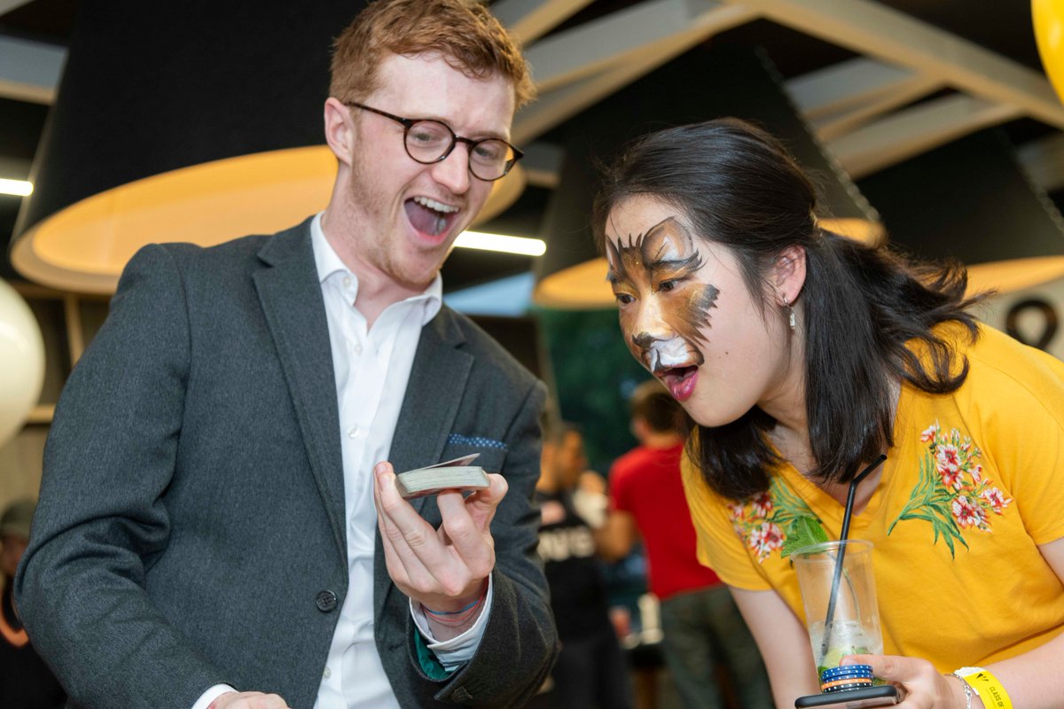 Moved back to Edinburgh. 
Taking magic bookings through new site:
darylmckinley.co.uk
or by email:
info@darylmckinley.co.uk
Peace, love, and card tricks to you all. x