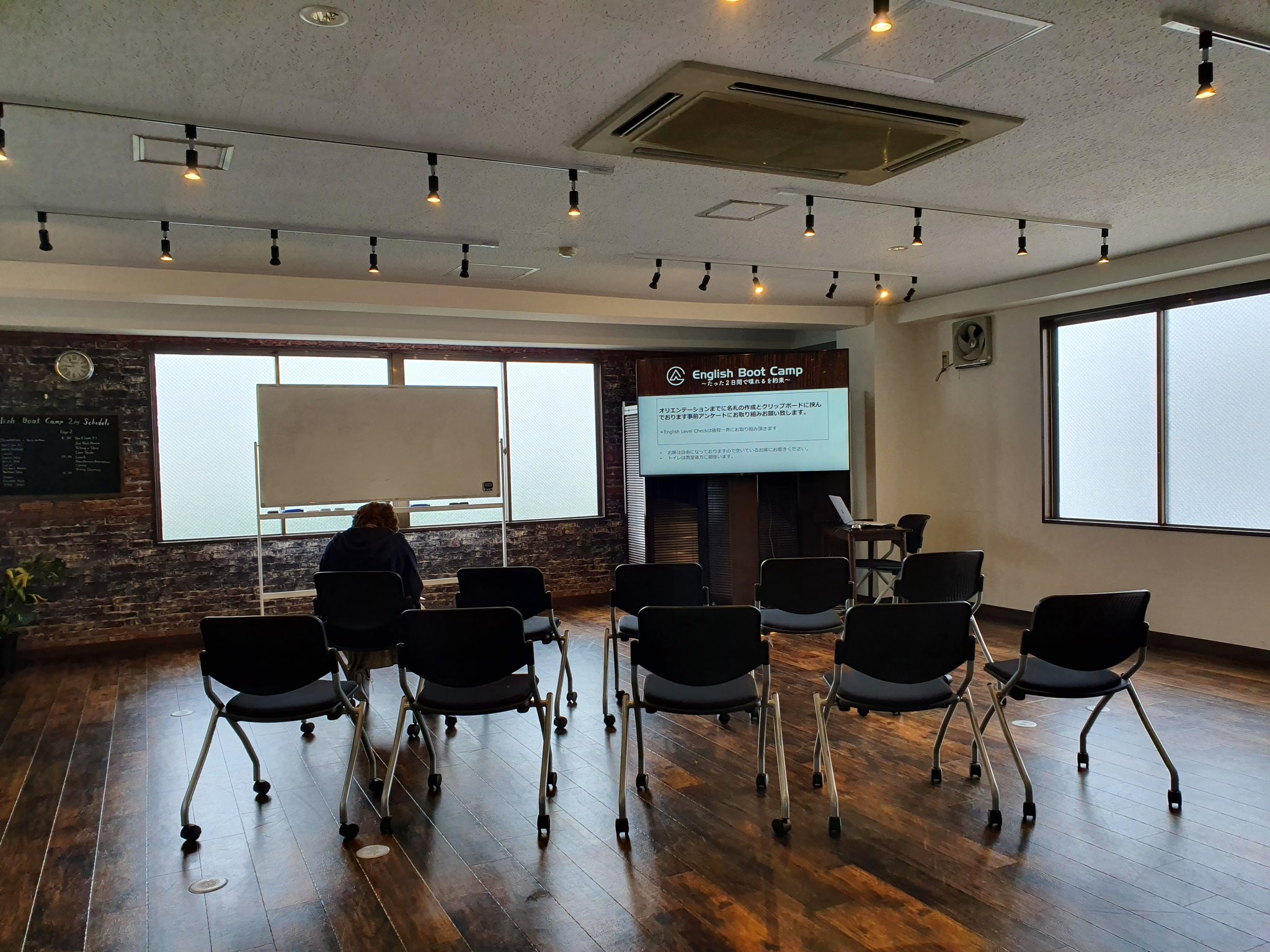 キツネ All Eikaiwa 12時間ほぼほぼぶっ続けで英語を喋り続けた こんなに英語を喋ったのはたぶん留学生活含めても人生初 笑 ただ 最初の頃よりは確実にスムーズに喋れるようになった気はするので 明日も引き続き頑張ります イングリッシュブート