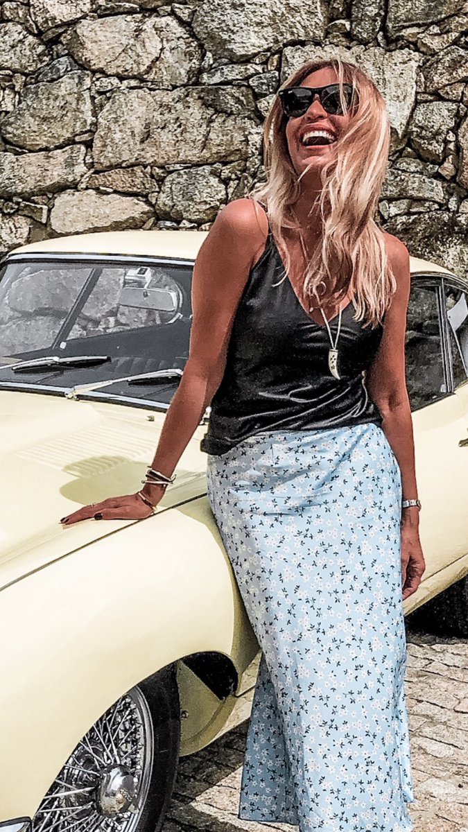 iclaudiajacques's tweet photo. #claudiajacques #jaguar #jaguaretype #classiccars #classicos #themostbeautifulcarintheworld https://t.co/uZw0KFJFQs