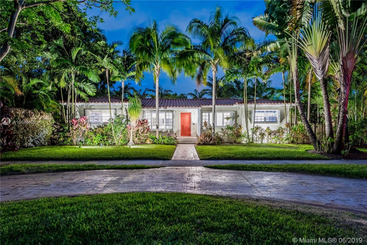 GraberRealty's tweet photo. If You Like Piña Coladas, Come With Me and Escape! (Celebrate, That Is!) - https://t.co/Kv5kb7uMgF https://t.co/XAf4iyUYO1