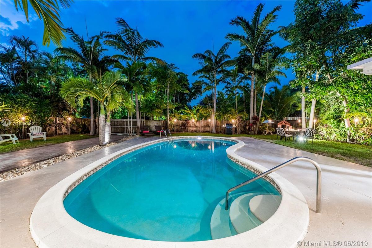 GraberRealty's tweet photo. If You Like Piña Coladas, Come With Me and Escape! (Celebrate, That Is!) - https://t.co/Kv5kb7uMgF https://t.co/XAf4iyUYO1