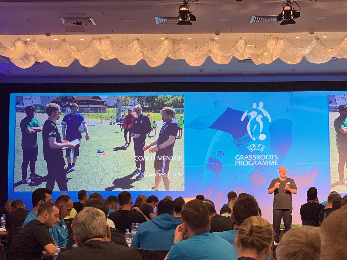 Andendagen på #UEFAgrassroots conference. I dag er det udvikling i klubben, der er på programmet. Alf Hansen, Norge taler om Coach Mentor. I DK har vi allerede trænerrådgivere, som hjælper klubbernes trænere - og det sker ude i klubben og på banen⚽️