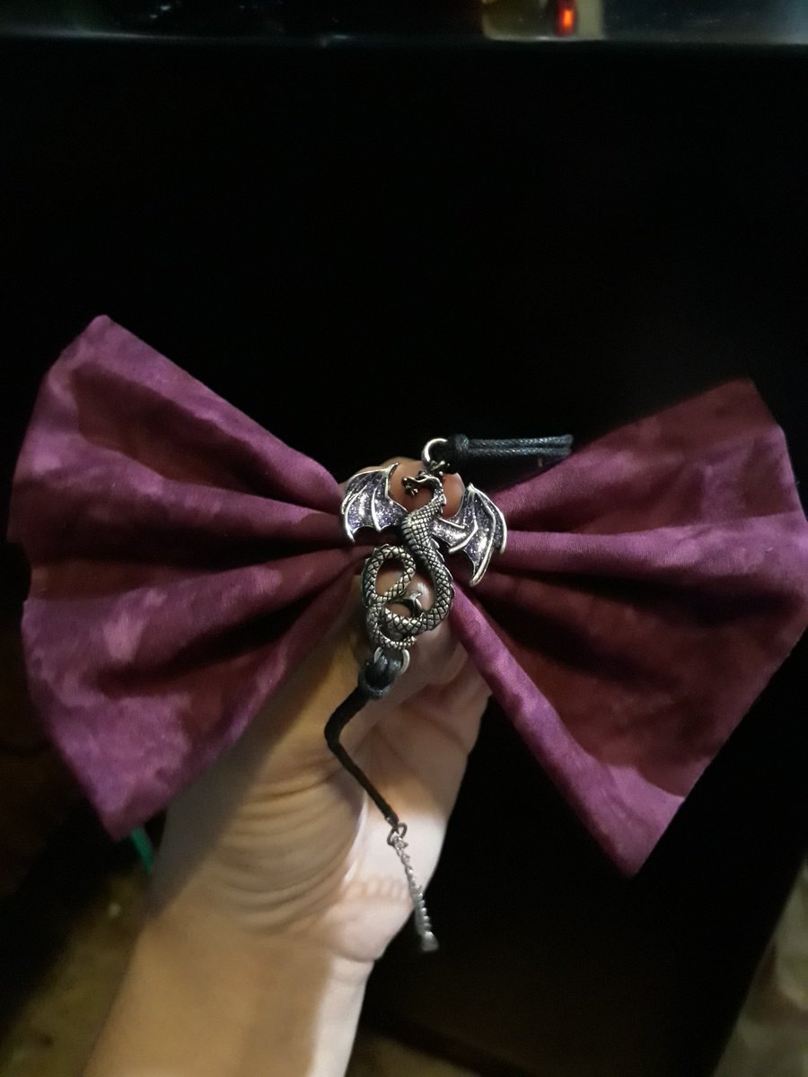 thestraldust's tweet photo. New summer project I started working on. Cant wait to see how it turns out. #Descendants3 #Disney #hairbow #makingears #dragon #mal #summercrafting https://t.co/pfdqwmHOet