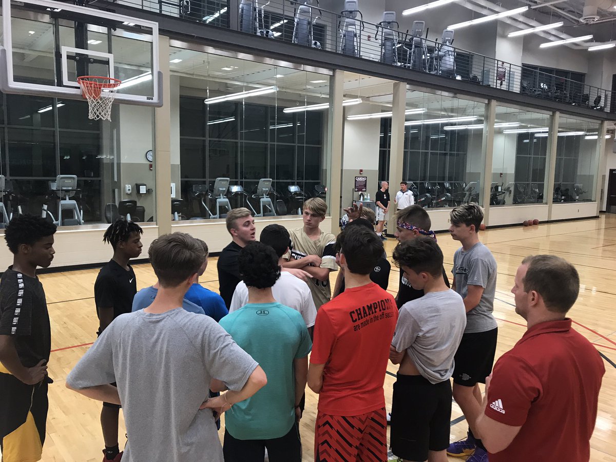 CoachSamAllen's tweet photo. Moments like these are some of the best of our @PGCbasketball weeks.
De-briefing, athlete-led, sometimes coach-guided huddles.
Discussing things done well & specific areas that can be improved.
#Fastbreaks
#2vs1
#3vs2
#4vs3
#ThinkTheGame https://t.co/tpzVFehutl