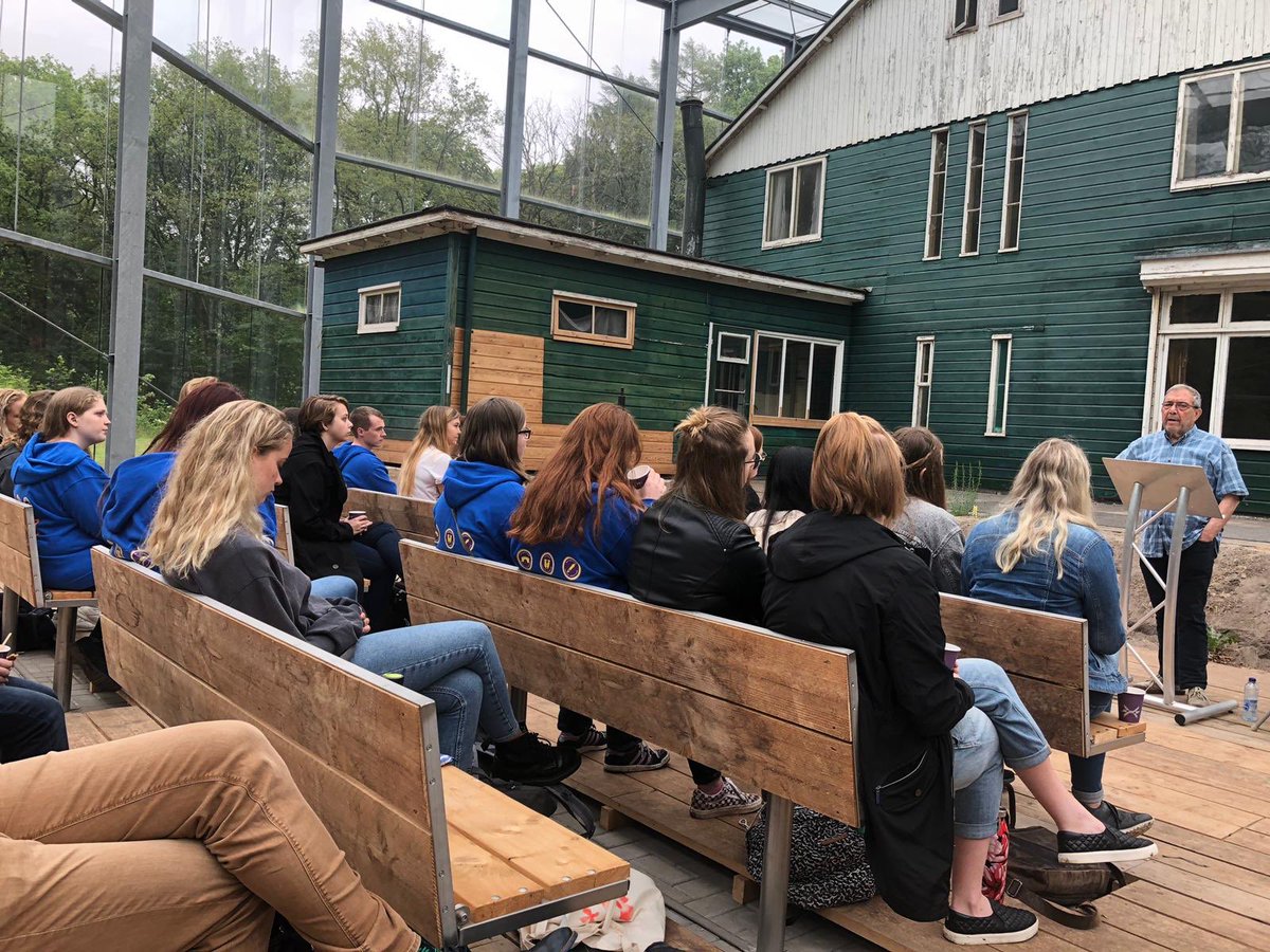 Summerschool studenten luisteren naar Herman Polak, holocaust overlevende #summerschool #hanzehonourscollege #hanze