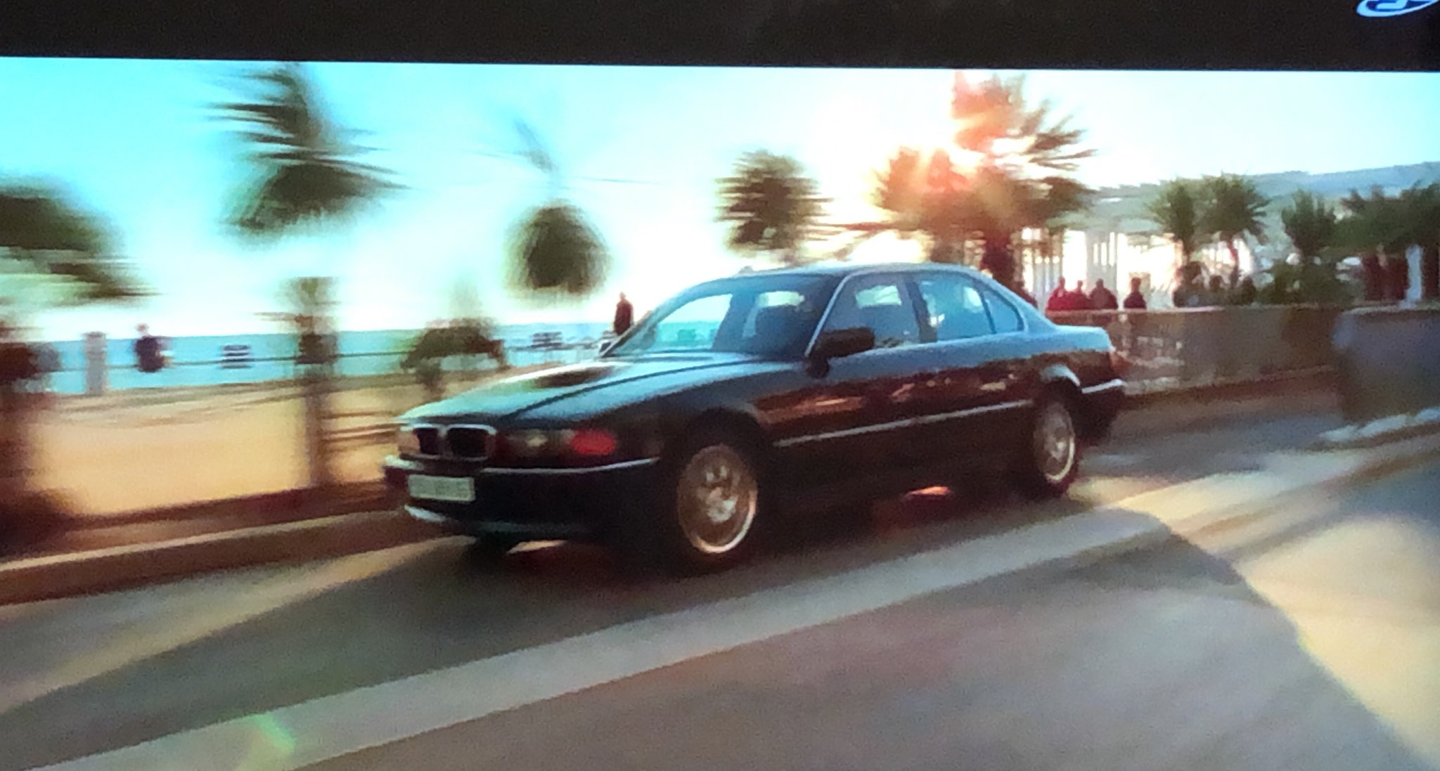 ジャポ Na Twitterze 今トランスポーター見たけど 8がカッコよすぎる こんなにかっこよく 車移してる映画見たのは 007以来です 今日で38めっちゃ好きになった T Co Jfkokw3q23 Twitter