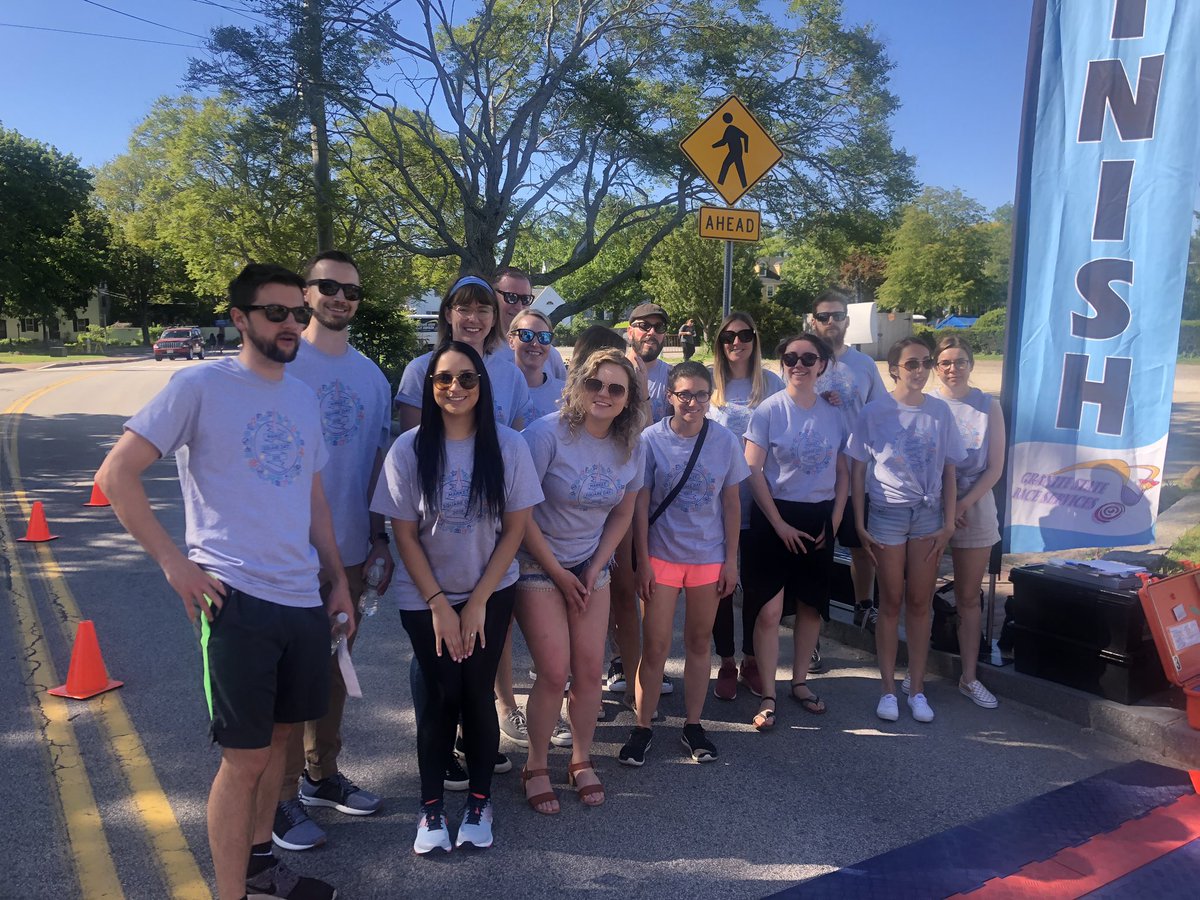 Vital_Design's tweet photo. Everyone in #Portsmouth loves #MarketSquareDay &Vtl’s def no exception! Our team volunteered at the #FinishLine of the #10k beforehand. We’re v happy that we live in an exciting #community & work w such a great #team that we enjoy spending an early Sat morn together #volunteering https://t.co/MYKmKwxzqZ