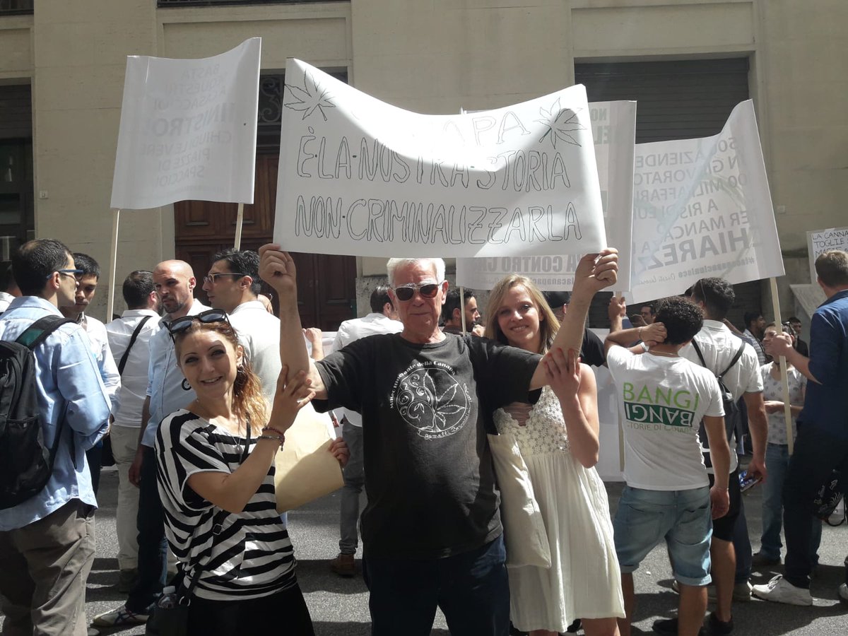 LAngeloVerde1's tweet photo. È il caso di dire: #SpeiamoNasceFemmina #impreseinerba #lacanapaciunisce  #piucanapamenodebito https://t.co/m41IxJwdRe