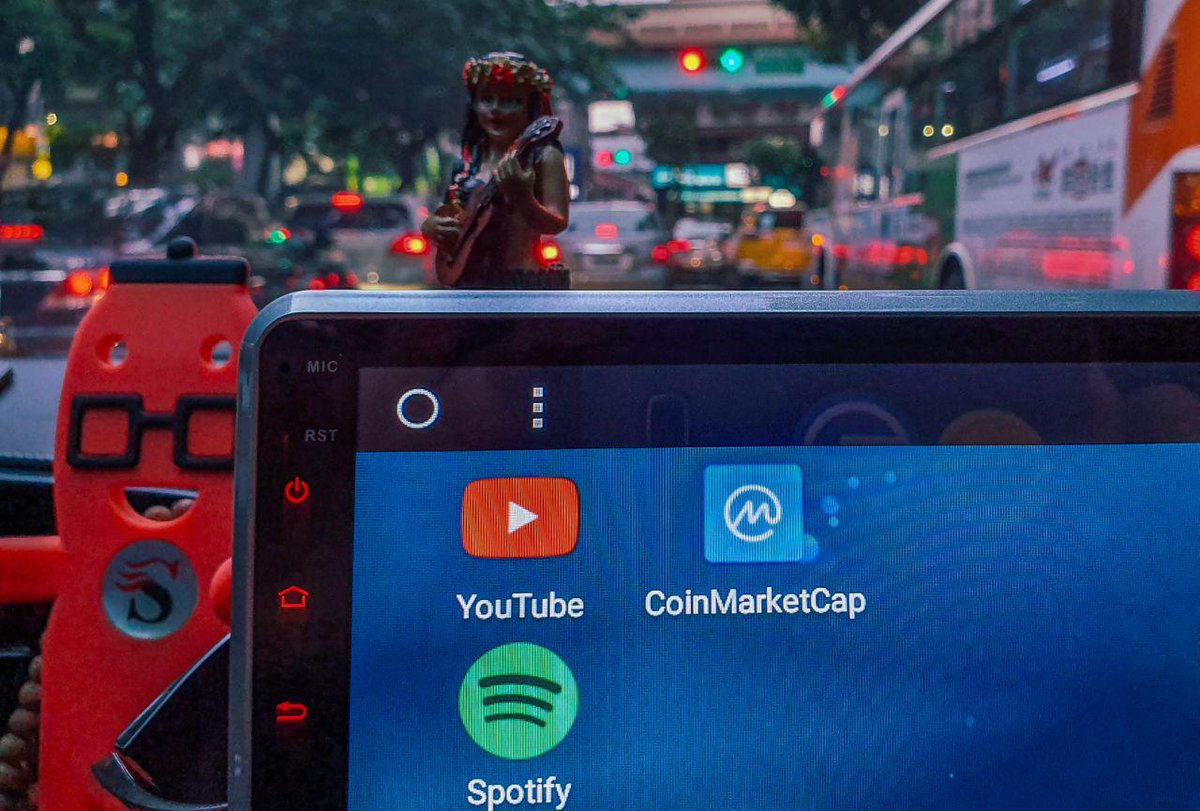 CoinMarketCap's tweet photo. App Sighting: When you're always on the go, but you wanna check crypto. #CMCapp #CMC #digital #iOs #android https://t.co/ZPABROoUPh