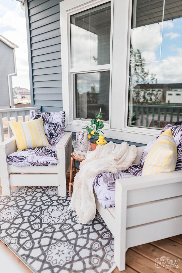 TheDIYMommy's tweet photo. Check out this cheerful front porch makeover featuring DIY outdoor chairs, handmade planters, yellow accents and small porch decorating ideas! See more with a look at the beautiful @brookfieldYEG Belvedere home in #TheOrchardsYEG right here: https://t.co/rDMA96vY4B #sponsored https://t.co/YT0oGvuu2y